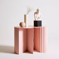 Table d'appoint aux lignes épurées, coloris rose clair